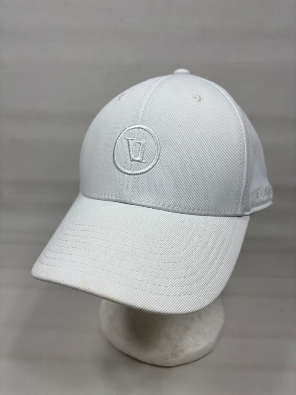 Vuori Signal Golf Hat White Flexfit 110 Snapback Performance Active Cap V-Logo
